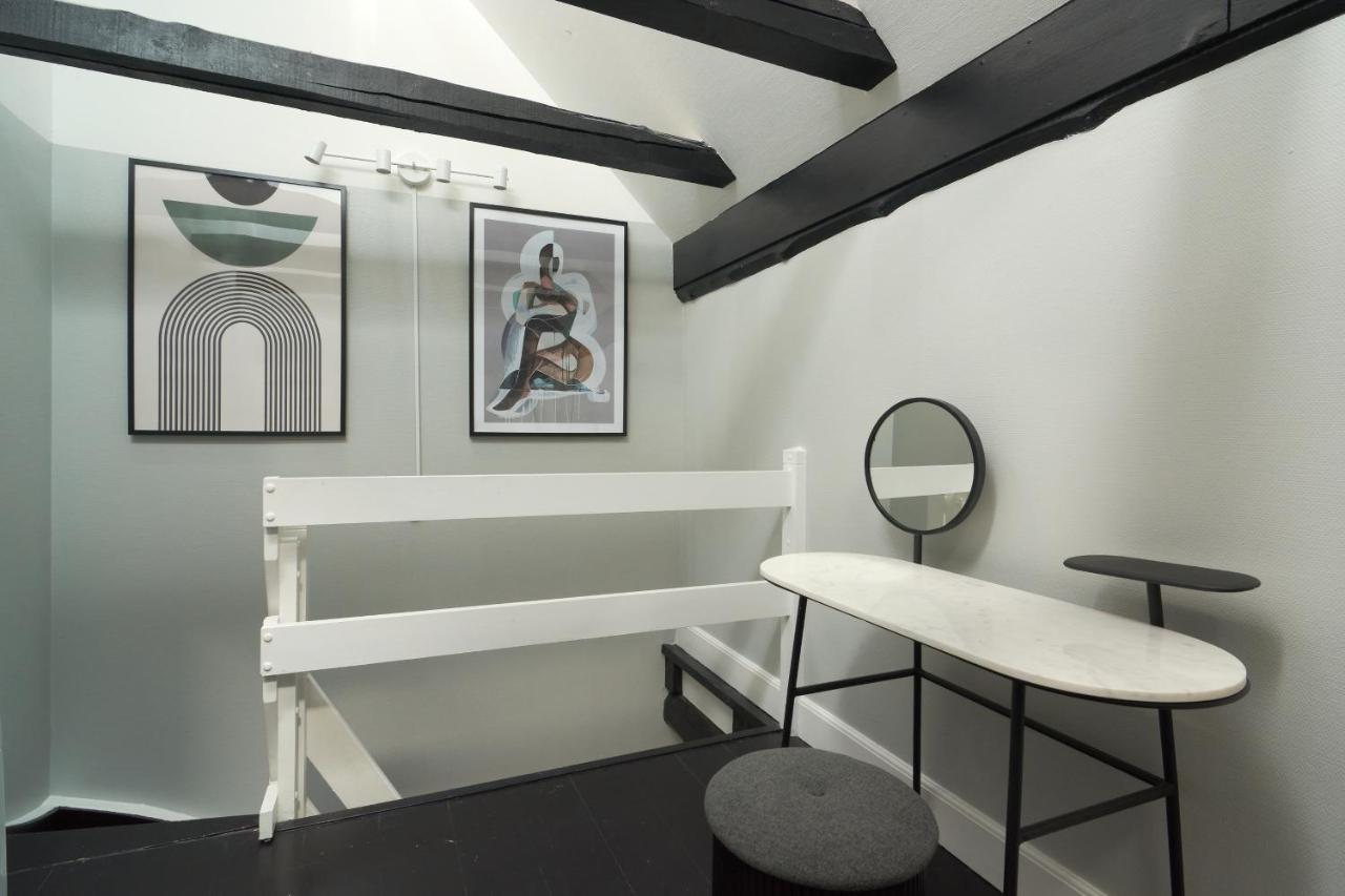 Unique 2 Bedroom Duplex W Exposed Beams In Cph