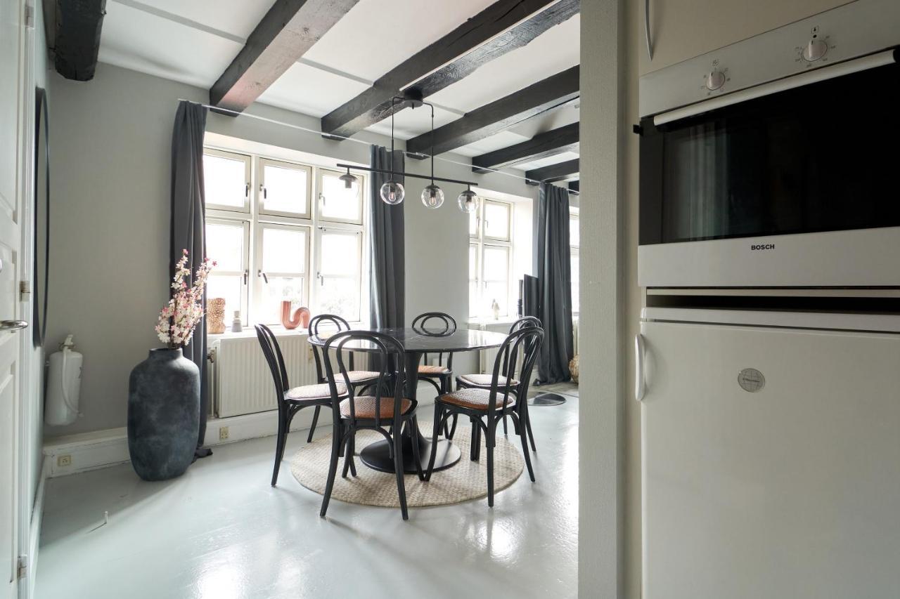 Unique 2 Bedroom Duplex W Exposed Beams In Cph